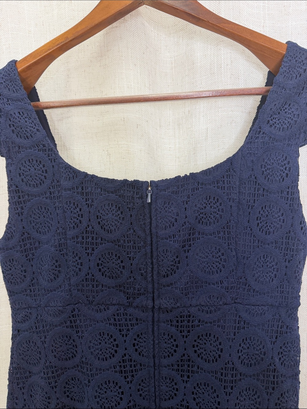 Lilly Pulitzer Navy Crochet Cap-Sleeve Sheath Dress Size 8 Excellent Condition - Picture 8 of 12
